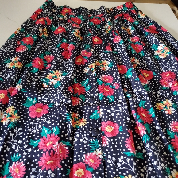 Skirt - Picture 2 of 2